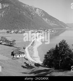 Ein Ausflug nach Pertisau am Achensee nel Tirolo, Deutsches Reich 1930er Jahre. Un viaggio a Pertisau sul lago di Achen in Tirolo, Germania 1930s. Foto Stock