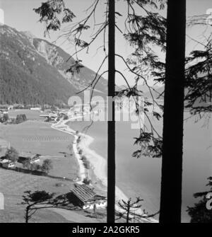 Ein Ausflug nach Pertisau am Achensee nel Tirolo, Deutsches Reich 1930er Jahre. Un viaggio a Pertisau sul lago di Achen in Tirolo, Germania 1930s. Foto Stock