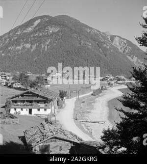 Ein Ausflug nach Pertisau am Achensee nel Tirolo, Deutsches Reich 1930er Jahre. Un viaggio a Pertisau sul lago di Achen in Tirolo, Germania 1930s. Foto Stock