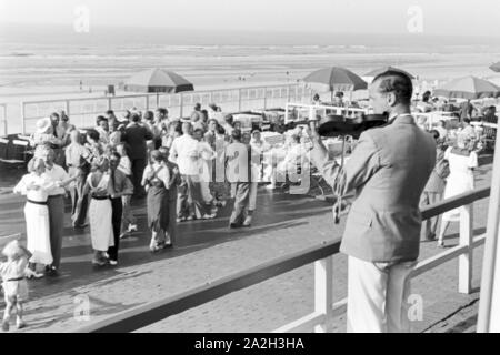 Sommerferien auf der Nordseeinsel Juist, Deutsches Reich 1930er Jahre. Vacanze estive sull'isola del Mare del Nord Juist, Germania 1930s. Foto Stock