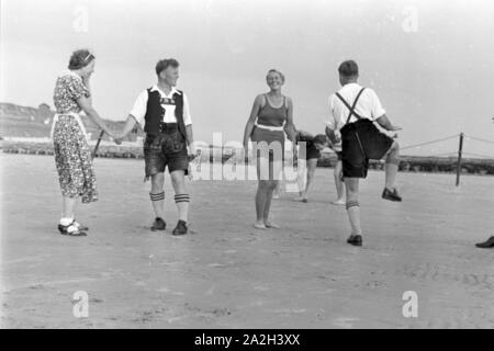 Sommerferien auf der Nordseeinsel Borkum, Deutsches Reich 1930er Jahre. Estate Vacanze sul Mare del Nord isola Borkum, Germania 1930s. Foto Stock