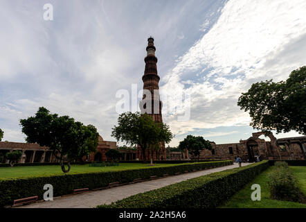 Vista di Qutb Minar a Nuova Delhi in India Foto Stock
