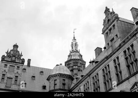 Kronborg magnifico castello rinascimentale, casa del borgo e la designazione di un sito Patrimonio Mondiale dell'UNESCO a Elsinore Foto Stock