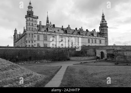 Kronborg magnifico castello rinascimentale, casa del borgo e la designazione di un sito Patrimonio Mondiale dell'UNESCO a Elsinore Foto Stock