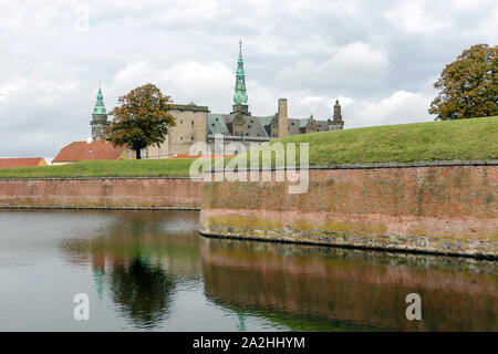 Kronborg magnifico castello rinascimentale, casa del borgo e la designazione di un sito Patrimonio Mondiale dell'UNESCO a Elsinore Foto Stock