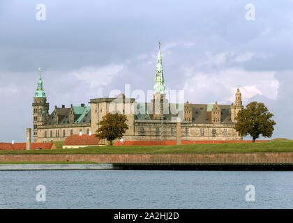 Kronborg magnifico castello rinascimentale, casa del borgo e la designazione di un sito Patrimonio Mondiale dell'UNESCO a Elsinore Foto Stock