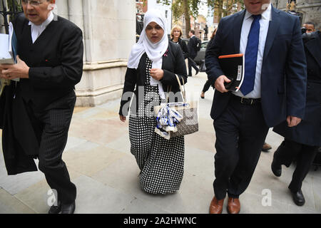 Shelina iniziata arriva presso il Royal Courts of Justice di Londra dove la sentenza è attesa per il fatto che il trattamento deve essere interrotto per sua figlia Tafida Raqeeb. Foto Stock
