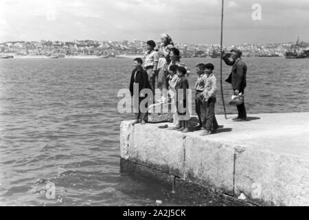 Die Erste Madeira-Fahrt mit dem Kreuzfahrtschiff 'Gustloff', Deutsches Reich 1938. Il viaggio inaugurale della nave da crociera "Gustloff', Germania 1938. Foto Stock