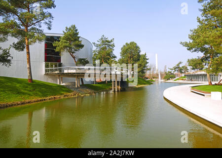 Porsche showroom in "l'Autostadt Wolfsburg' Foto Stock