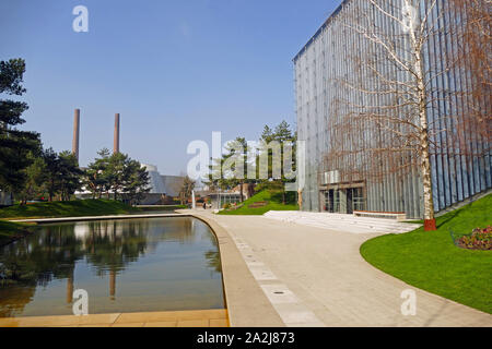 VW showroom in "l'Autostadt Wolfsburg' Foto Stock