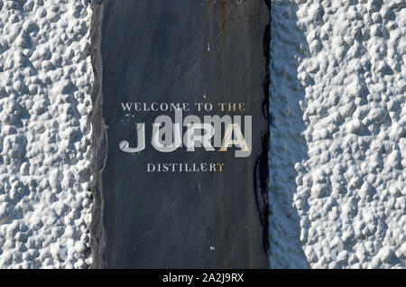 Il Jura distillery a Craighouse sull'isola scozzese del Giura Foto Stock