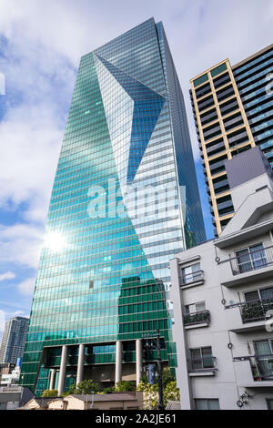 Sumitomo Fudosan Roppongi Grand Tower, progettato dalla Nikken Sekkei, completato 2016; Roppongi, Tokyo Foto Stock