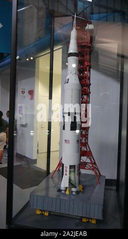 Kennedy SPACE CENTER, FLORIDA, USA - modello di razzi nel vetro protettivo - 6 novembre 2018 Foto Stock