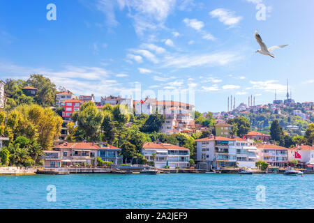 La parte asiatica di Istanbul con la moschea di Camlica sulla collina, in vista del Bosforo, Istanbul Foto Stock