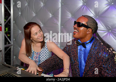 Stevie Wonder al Museo delle Cere di Madame Tussauds di Las Vegas NV, STATI UNITI D'AMERICA 09-3018 Foto Stock
