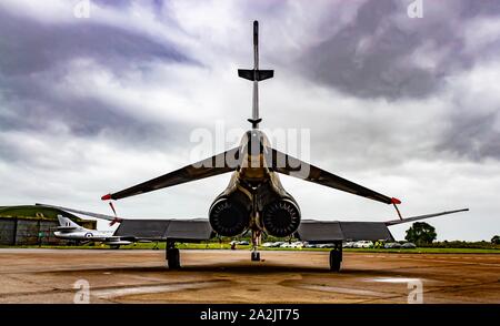 Mcdonnell Douglas F4 Phantom FG1 XV582 BLACK MIKE in piedi al di fuori di un hangar dopo essere stata restaurata da GJD servizi a St Athan Foto Stock