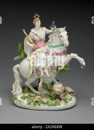 Figura allegorica che rappresenta l'Europa, 1746, Manifattura Porcellane Meißen, Germania, fondata 1710, modellato da Johann Joachim Kändler, Tedesco, 1706-1775, Meissen, Hard-incolla in porcellana, smalti policromi e dorature, 20,6 × 15,6 × 12,2 cm (8 1/8 × 6 1/8 × 4 13/16 in Foto Stock