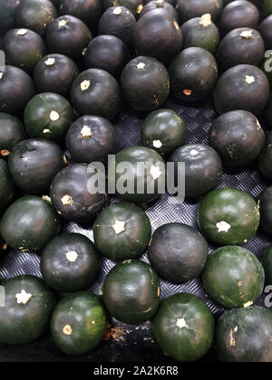 La frutta e la verdura in corsia di un Pick n Pay supermercato, Sud Africa Foto Stock