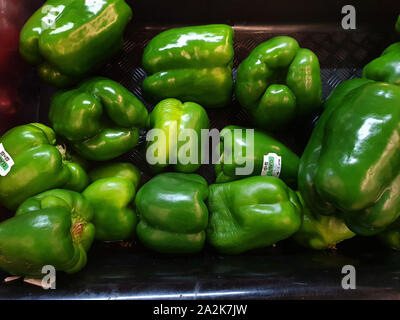 La frutta e la verdura in corsia di un Pick n Pay supermercato, Sud Africa Foto Stock