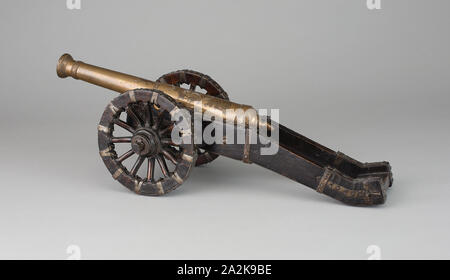 Modello di un campo di bronzo Cannon, 1775/1800, Europeo Centrale, Europa Centrale, bronzo, legno e ferro, lunghezza complessiva del cannone: 13 3/4 in. (34,9 cm Foto Stock