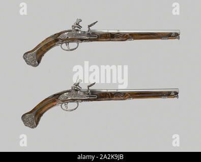 Coppia di custodia Flintlock Pistols, c. 1680/90, Italiano, Gardone Val Trompia, botti da Vicenzo Cominazzo, Italia, acciaio e legno, L. 48,8 cm (19 1/4 in Foto Stock