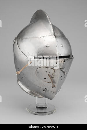 Chiudere il casco per la giostra e Torneo, c. 1590, Sud tedesco, probabilmente di Augsburg, Augsburg, acciaio e pelle, H. 22,2 cm (8 3/4 in Foto Stock