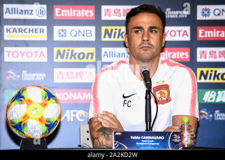 Fabio Cannavaro, allenatore di Guangzhou Evergrande Taobao FC parla alla conferenza stampa prima della semifinale di 2019 AFC Asian Cup di Urawa, Giappone, 1 ottobre 2019. Foto Stock