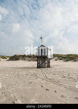 Ricovero di emergenza sulla spiaggia di Terschelling, Paesi Bassi Foto Stock