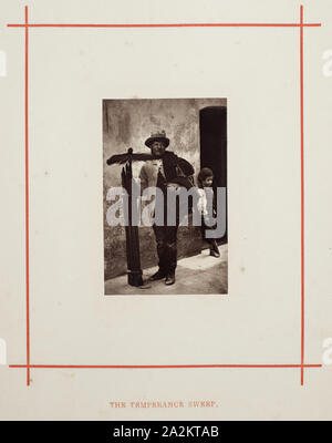 La temperanza Sweep, 1877, John Thomson, scozzese, 1837-1921, Scozia, Woodburytype, dall'album "vita di strada a Londra Foto Stock