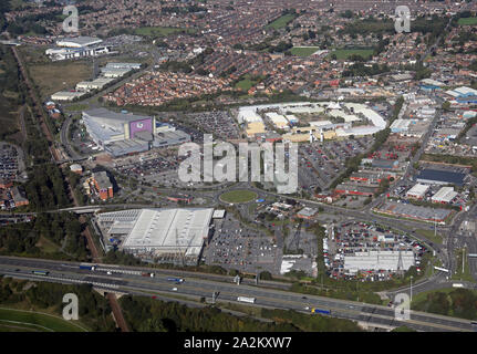 Vista aerea di svincolo 32 Outlet Shopping, Xscape Yorkshire, Glasshoughton, Castleford, West Yorkshire, Regno Unito Foto Stock