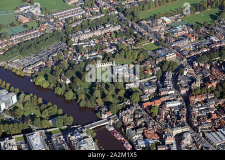 Vista aerea del museo dello Yorkshire nel Museo Giardini, York, Regno Unito Foto Stock