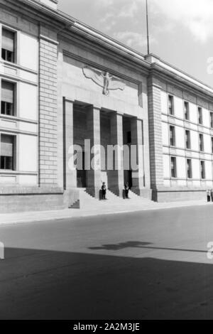 Außenansicht der Reichskanzlei a Berlino, Deutsches Reich 1930er Jahre. Vista esterna della cancelleria imperiale di Berlino in Germania 1930s. Foto Stock