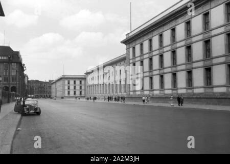 Außenansicht der Reichskanzlei a Berlino, Deutsches Reich 1930er Jahre. Vista esterna della cancelleria imperiale di Berlino in Germania 1930s. Foto Stock