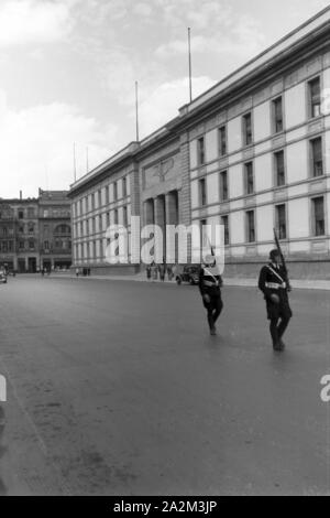 Außenansicht der Reichskanzlei a Berlino, Deutsches Reich 1930er Jahre. Vista esterna del Ministero dell'aria di Berlino in Germania 1930s. Foto Stock