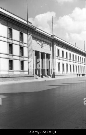 Außenansicht der Reichskanzlei a Berlino, Deutsches Reich 1930er Jahre. Vista esterna della cancelleria imperiale di Berlino in Germania 1930s. Foto Stock