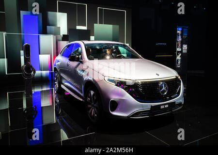 Francoforte, Germania - Sep 10, 2019: Mercedes Benz EQC 400 elettrico auto SUV presentati presso il Frankfurt IAA Motor Show 2019. Foto Stock