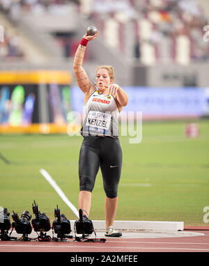 Doha, Katar. 02oct, 2019. Alina KENZEL (Germania) l'azione. Qualifica colpo messo donne su 02.10.2019 mondiali di atletica 2019 a Doha/Qatar, dal 27.09. - 10.10.2019. | Utilizzo di credito in tutto il mondo: dpa/Alamy Live News Foto Stock