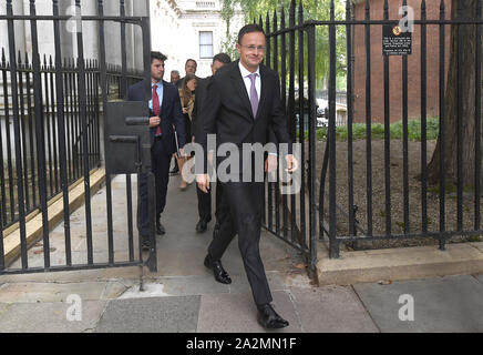 Il ministro ungherese degli Affari Esteri e del commercio, Peter Szijjarto, a Downing Street, Londra. Foto Stock