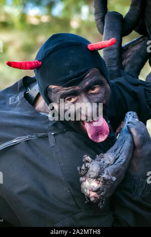 Italia Molise - Campobasso - Le comparse di luoghi e fissato in 12 macchine in legno sfilano in processione dei Misteri di Campobasso, Italia, in occasione della festa del Corpus Domini festa religiosa Foto Stock