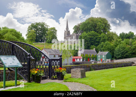 Vista panoramica del parco castletownroche e chiesa nella contea di Cork in Irlanda Foto Stock