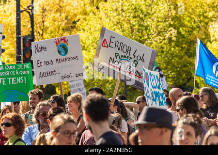 Montreal, CA - 27 Settembre 2019: più di 500 000 persone prendono parte al clima di Montreal marzo. Foto Stock