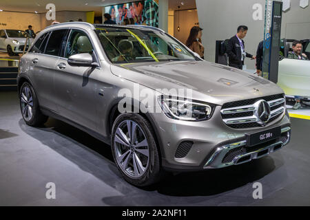 Francoforte, Germania - Sep 10, 2019: Nuova 2020 Mercedes Benz GLC 300e plug-in automobile ibrida presentato al salone di Francoforte IAA Motor Show 2019. Foto Stock