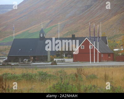 Il museo marittimo di Isafjordur è alloggiato in uno degli edifici più antichi della città e dà una panoramica di pesca e storia marittima. Foto Stock