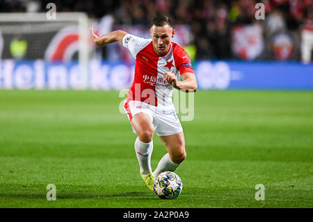 Jan Boril da Slavia Praga in azione durante la UEFA Champions League (Gruppo F) match tra Slavia Praga e Borussia Dortmund in Praga.(punteggio finale; Slavia Praga 0:2 Borussia Dortmund) Foto Stock