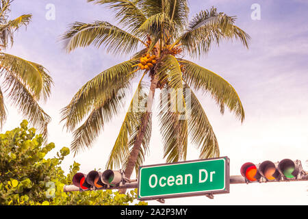 Ocean drive strada segno nel quartiere Art Deco di South Miami USA Foto Stock