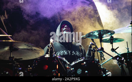 Copenhagen, Danimarca. 02oct, 2019. La American deathcore band Chelsea Grin esegue un concerto dal vivo a Amager Bio in Copenhagen. Qui il batterista Pablo Viveros è visto dal vivo sul palco. (Photo credit: Gonzales foto/Alamy Live News Foto Stock
