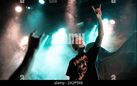 Copenhagen, Danimarca. 02oct, 2019. La American deathcore band Chelsea Grin esegue un concerto dal vivo a Amager Bio in Copenhagen. Qui il cantante Tom barbiere è visto dal vivo sul palco. (Photo credit: Gonzales foto/Alamy Live News Foto Stock