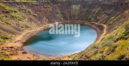 Vista panoramica del cratere Kerid in Islanda Foto Stock