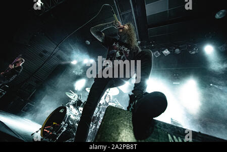 Copenhagen, Danimarca. 02oct, 2019. La American deathcore band Chelsea Grin esegue un concerto dal vivo a Amager Bio in Copenhagen. Qui il cantante Tom barbiere è visto dal vivo sul palco. (Photo credit: Gonzales foto/Alamy Live News Foto Stock
