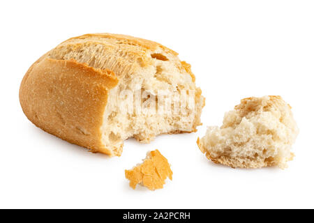 Bianco spezzato il pane francese roll isolato su bianco. Foto Stock